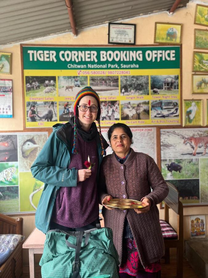 Tiger Corner Inn home stay Sauraha Eksteriør bilde